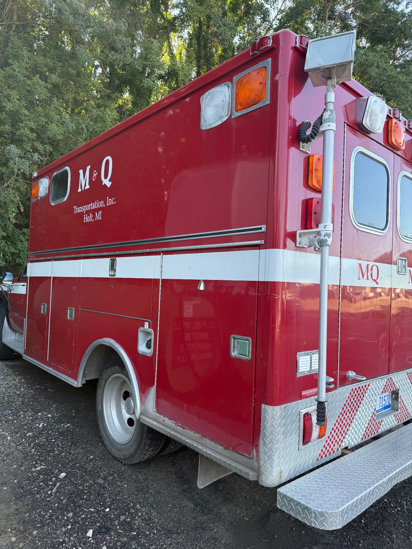 Red M&Q Transportation service unit